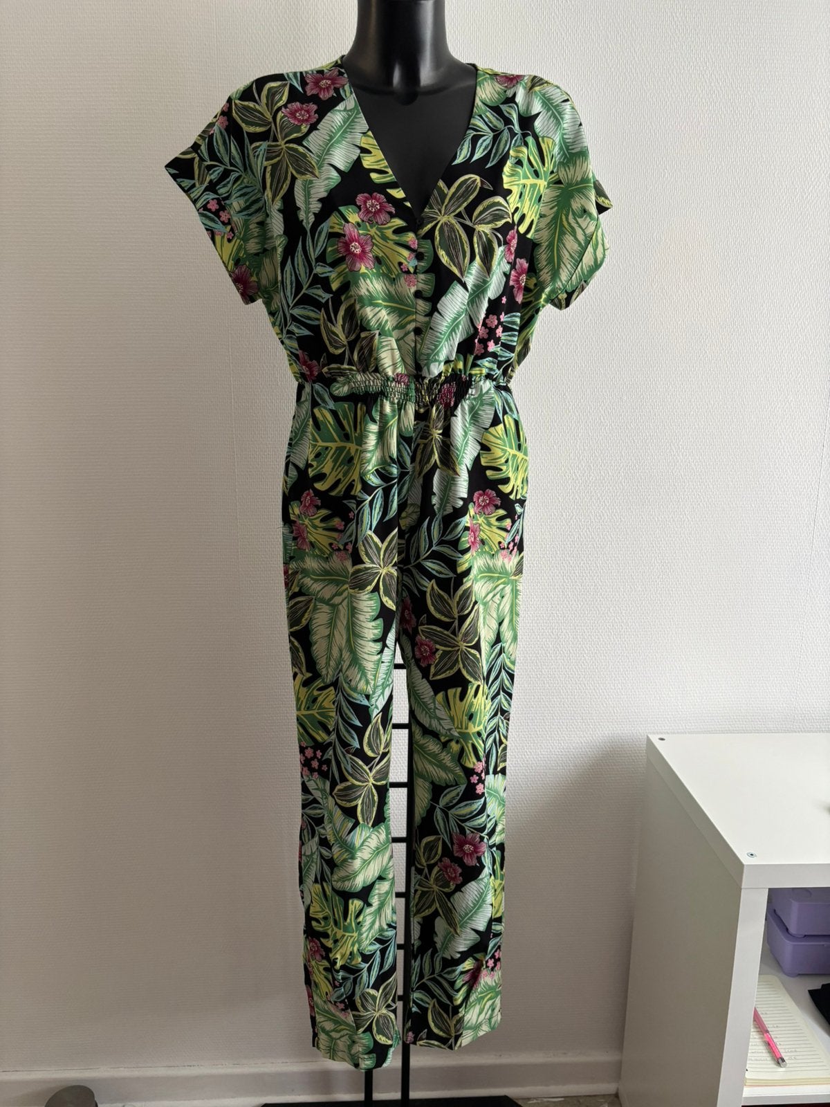 Nieuwe jumpsuit, Kleding | Dames, Jumpsuits, Ophalen of Verzenden, Nieuw, Maat 38/40 (M), Groen