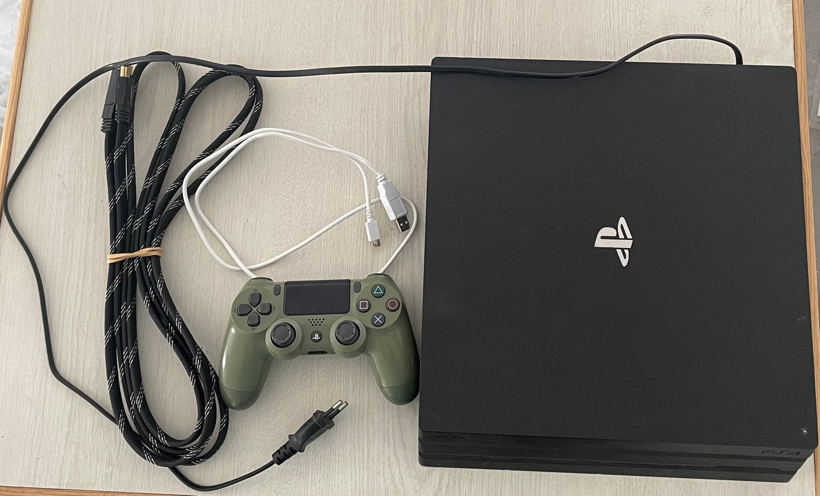 PlayStation 4 Pro (PS4 Pro) + 5 Games & Kabels, Games en Spelcomputers, Spelcomputers | Sony PlayStation 4, Ophalen, 1 TB, Met 1 controller