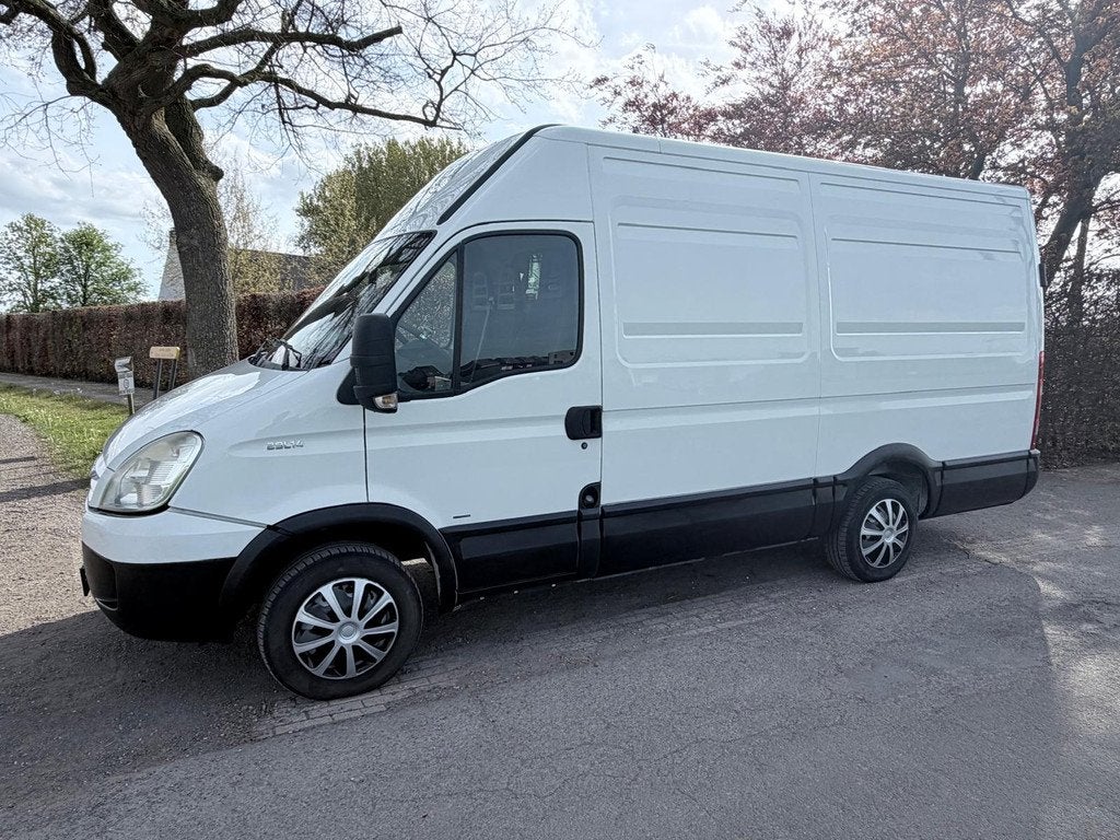 Iveco Daily Zelfbouwcamper - Automaat - 3300 kg sleep !, Autos, Autos Autre, 100 kW, Entreprise, 3 places, 5 portes