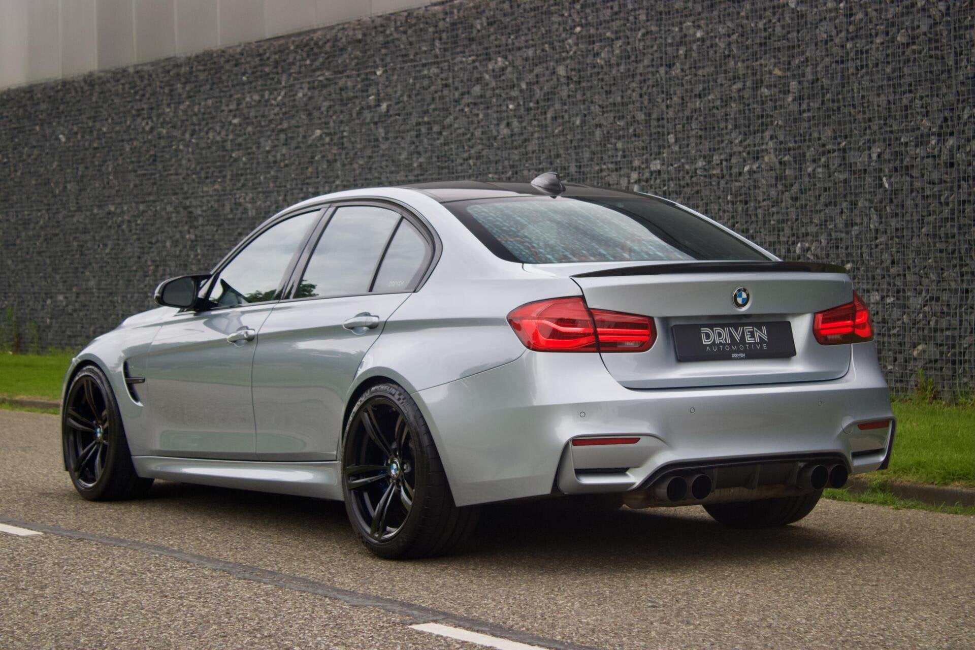 BMW F80 M3 | Silverstone - EL Midpipe - Vol opties - Uniek!, Autos, Cuir, Argent ou Gris, Achat, Entreprise