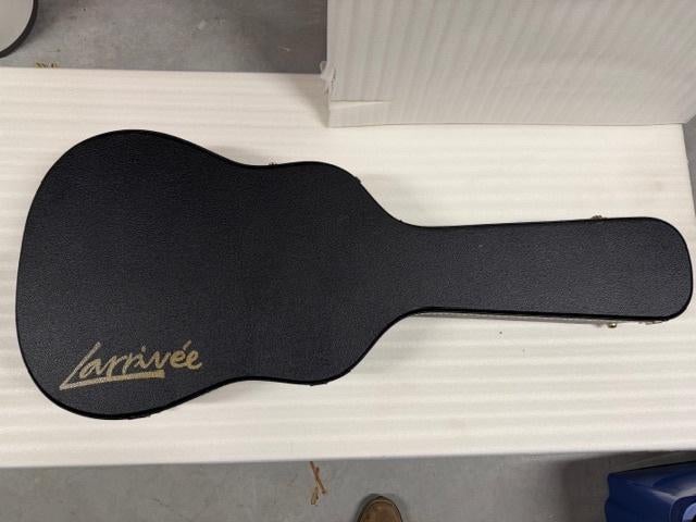 6 String Western Gitaar Larrivee, Musique & Instruments, Enlèvement, Comme neuf, Avec valise