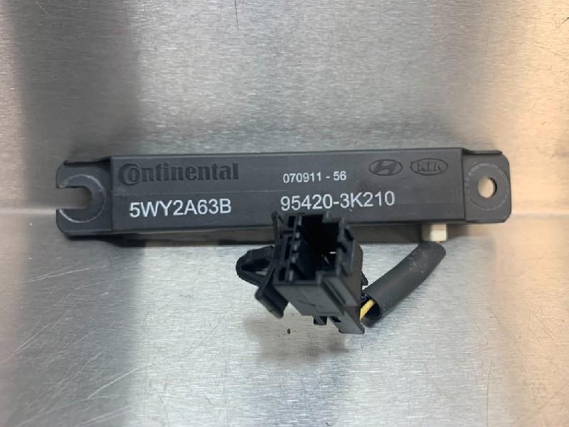 ANTENNE D'ACCÈS SANS CLÉ Hyundai iX35 (LM) (|954203K210|), Utilisé, Hyundai, Continental AG, Continental-Plaza 1
30175  Hannover, DE