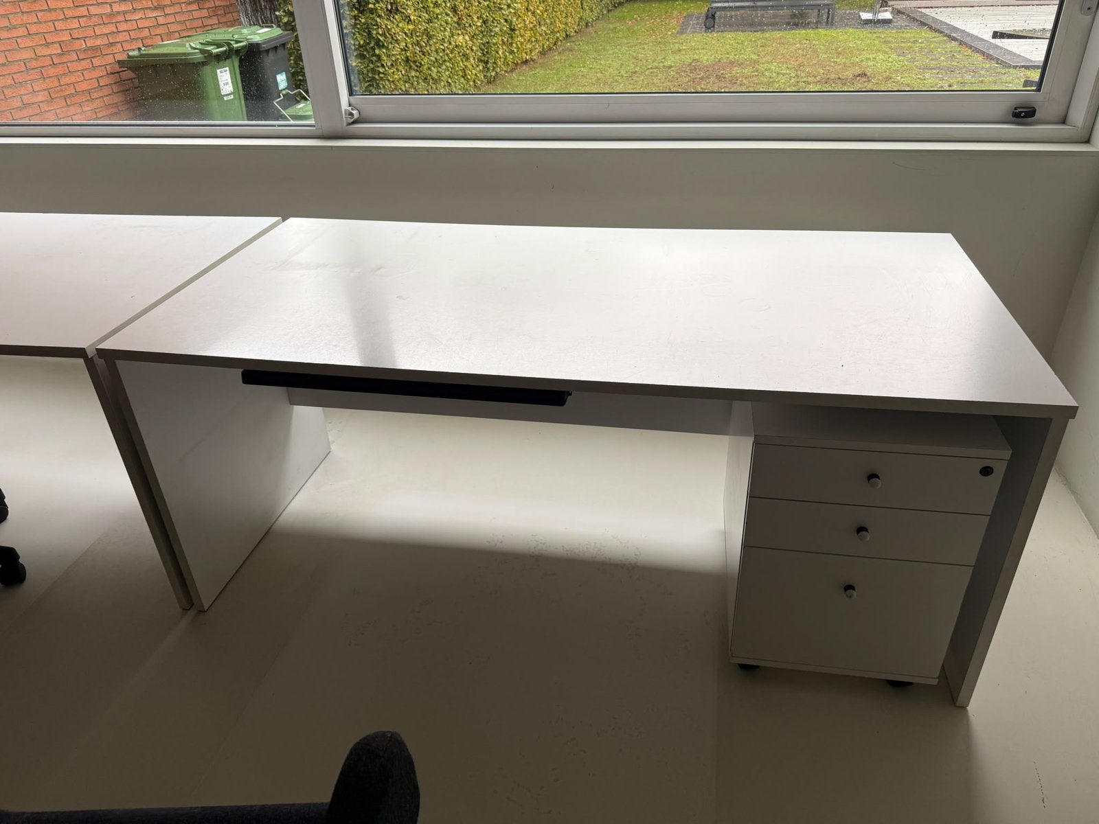 Bureau met ladekast gratis op te halen in Brasschaat, Ophalen