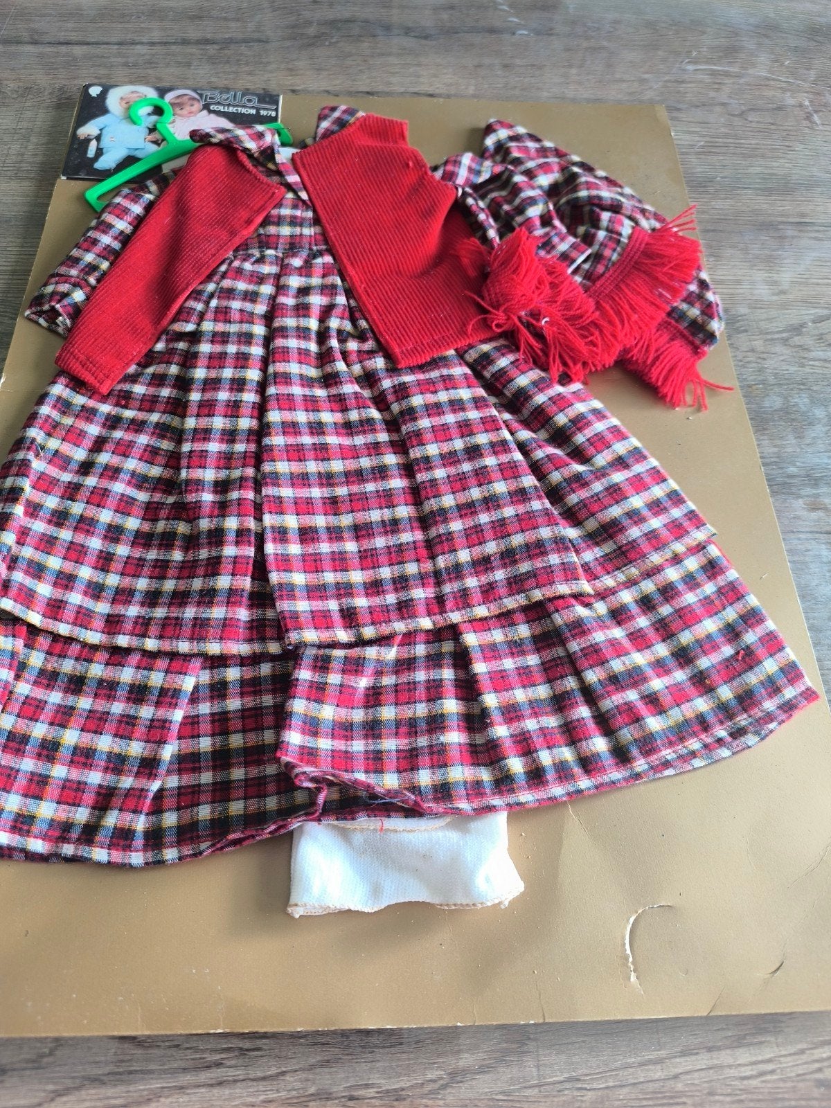 tenue Budapest poupée Bella, Enlèvement ou Envoi, Poupée