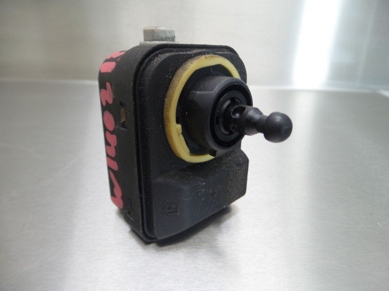 KOPLAMPMOTOR Toyota Urban Cruiser (01-2009/03-2016), Gebruikt, Toyota