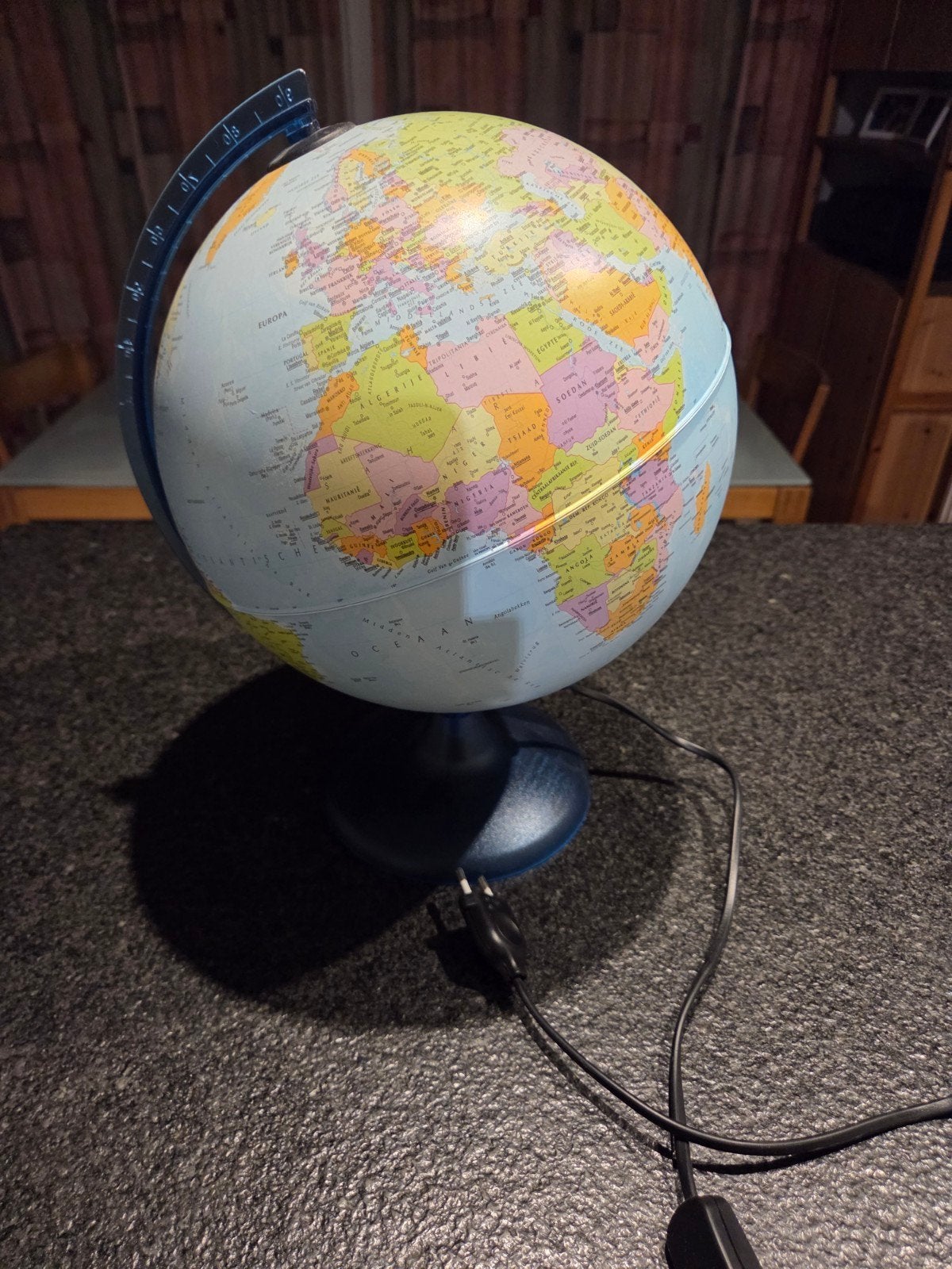 wereldbol met licht, Ophalen