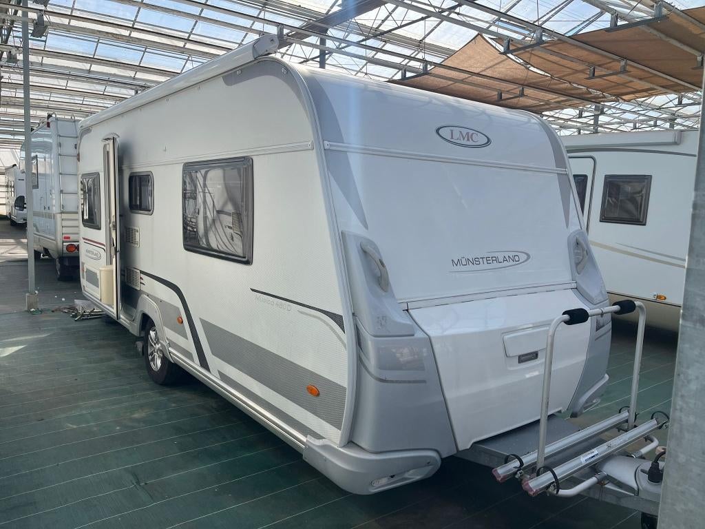 LMC musica 480d, Caravans en Kamperen, Caravans, Microgolfoven, Queensbed, Treinzit, Particulier