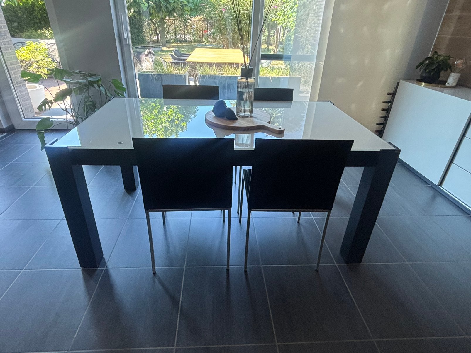 Uitschuifbare eettafel met 8 lederen stoelen, Huis en Inrichting, Ophalen, Gebruikt