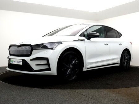 Skoda Enyaq CoupÃ© RS Enyaq Coupe iV vRS 82kWh 299PK 4x4 *AU, Auto's, Automaat, Wit, Elektrisch, Enyaq