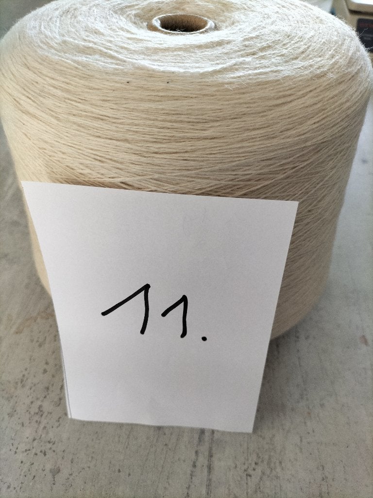 1 kg 549gr witte wollen kegel (bal) C6, Ophalen of Verzenden
