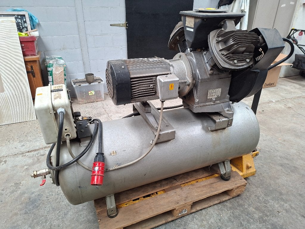 Atlas Copco: Zuigercompressor LE9, 100 liter of meer, Ophalen, Gebruikt, 6 tot 10 bar