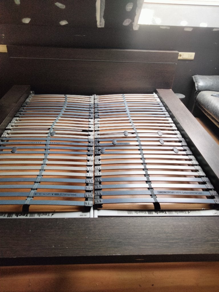 Bed  dubbel lattenbodem en matrassen..., Ophalen, Gebruikt, Bruin, Tweepersoons