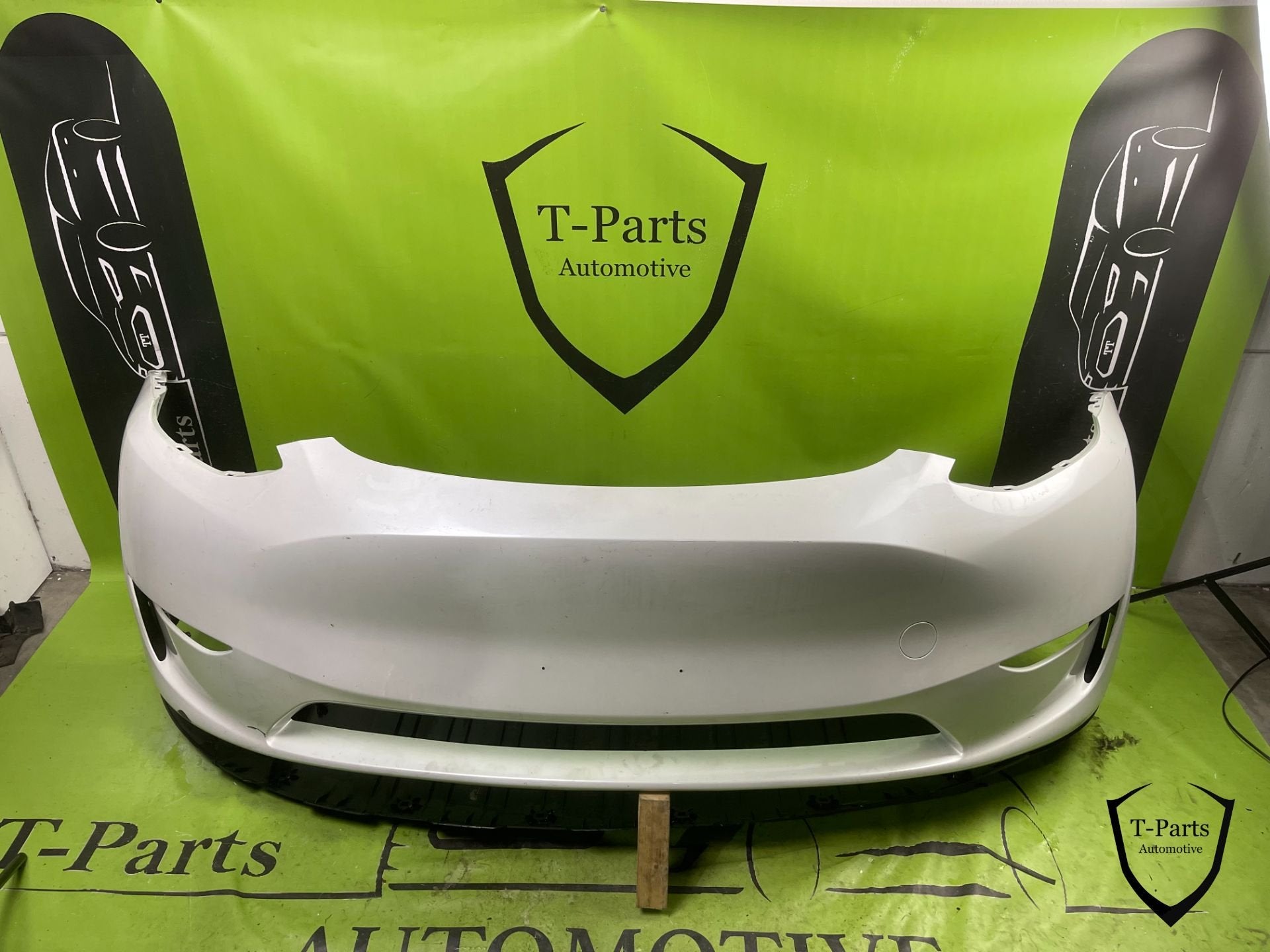 pare-chocs avant du mod le Tesla Y, Info@fabrikant.eu, Fabrikant BV, Pare-chocs, Utilisé