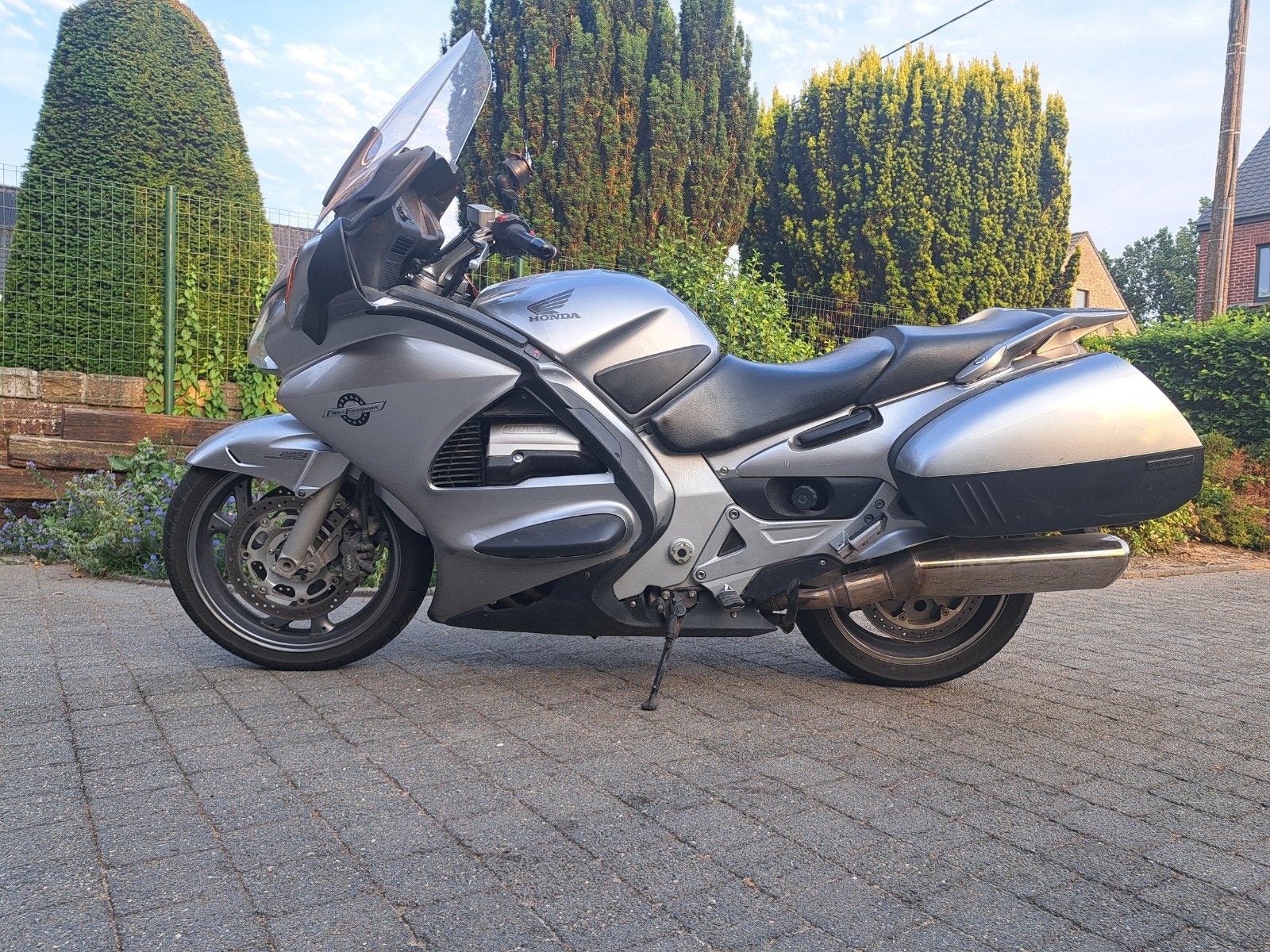 Honda Pan European, Motoren