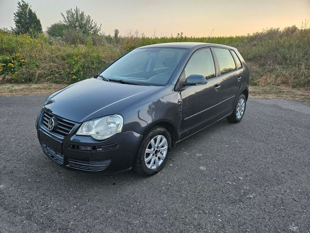 Volkswagen Polo essence (vente marchand / export), Argent ou Gris, Achat, Boîte manuelle, Particulier