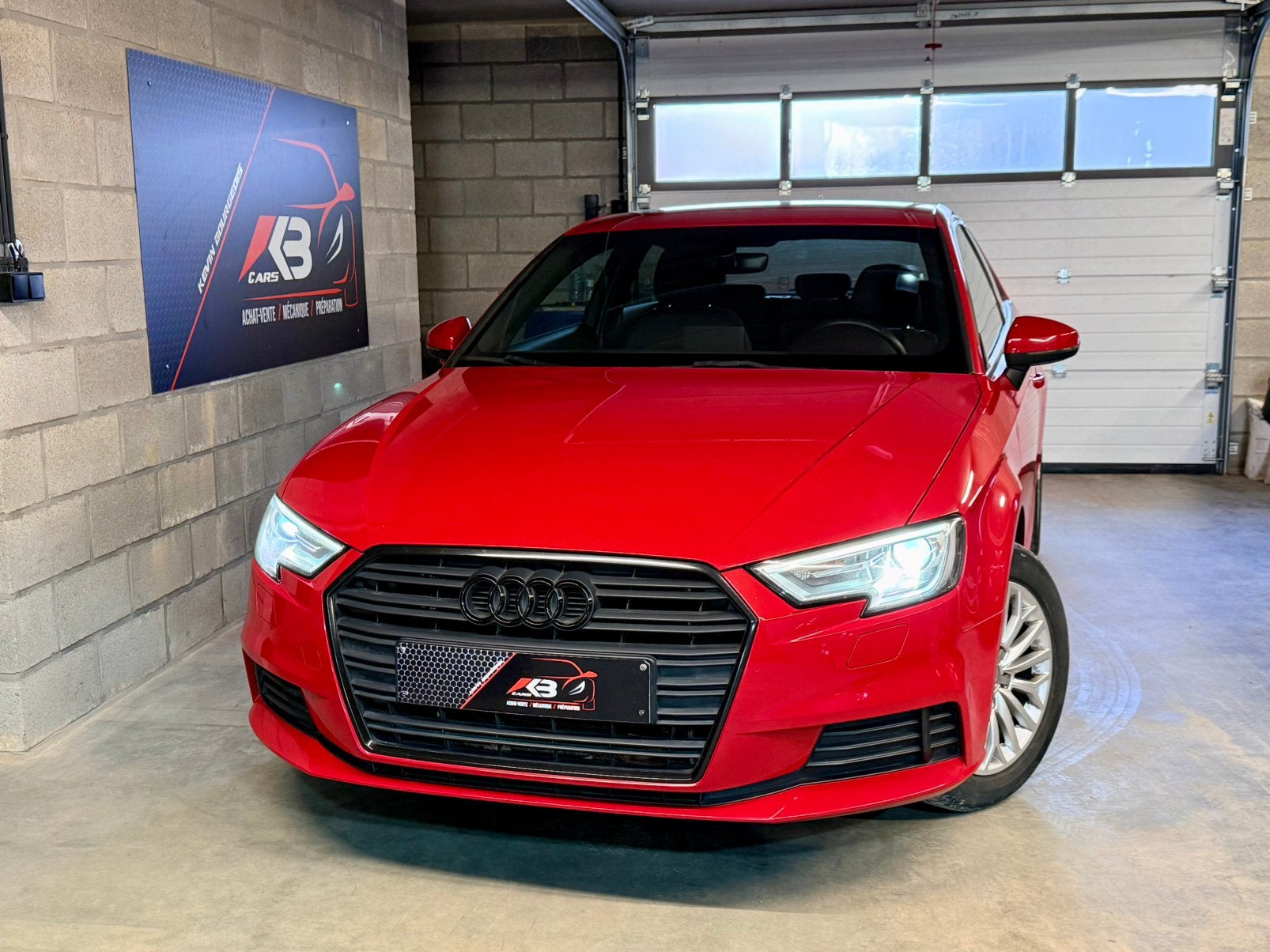 Audi A3 8V2 • 2017 • 100.000 Kms • 1.0 TFSI 115CV, Autos, Rouge, Achat, Euro 6, Noir