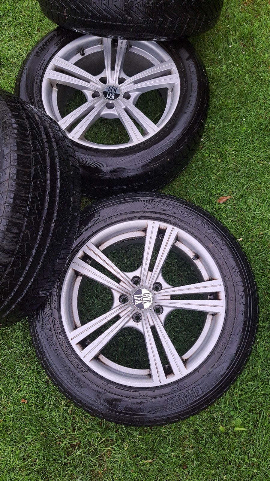 4 jantes avec pneus. Volkswagen Tiguan, Autos : Pièces & Accessoires, Pneus & Jantes, Enlèvement