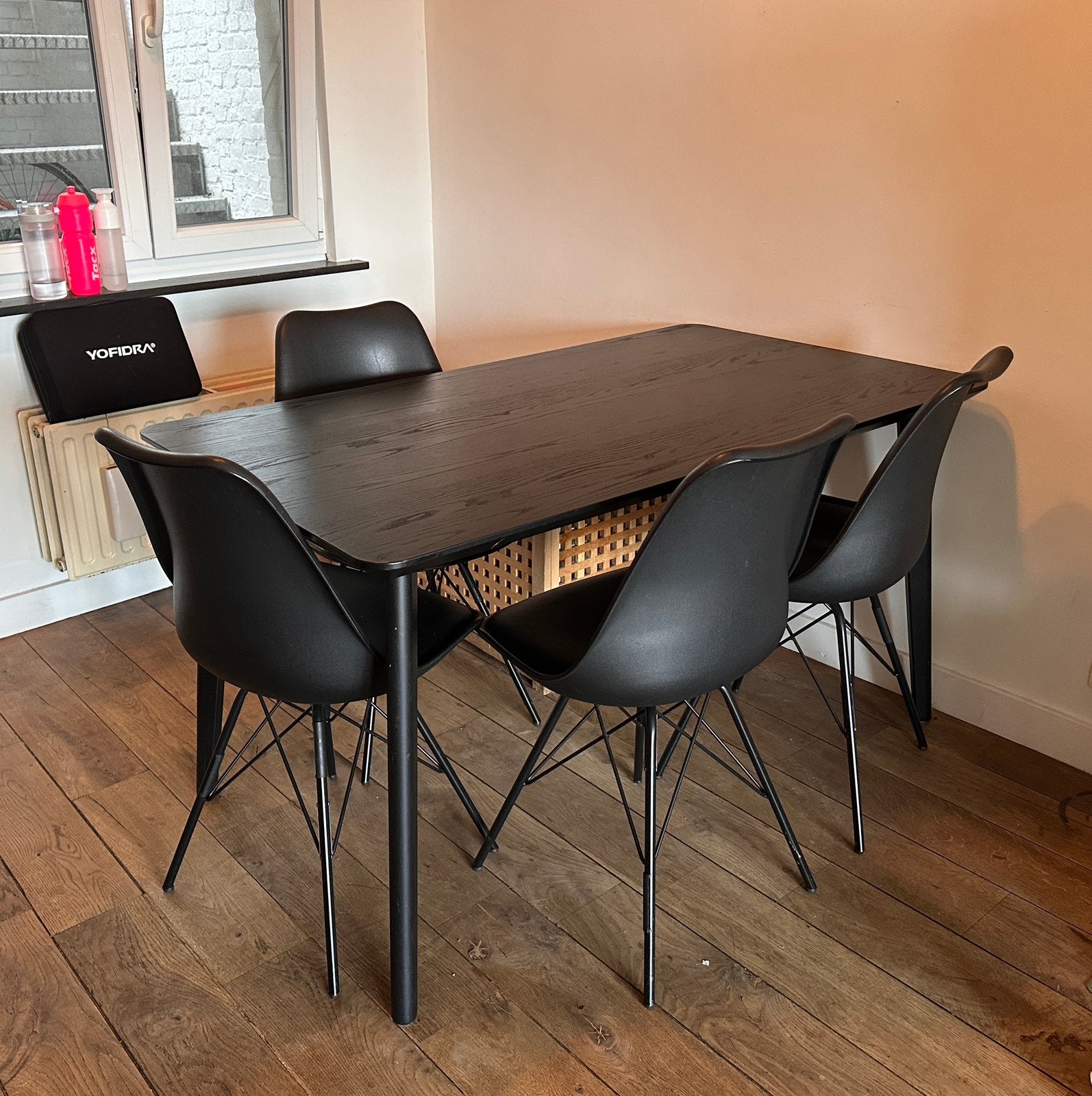 Ikea Lisabo eettafel + 4 stoelen, Huis en Inrichting, Ophalen of Verzenden, Zo goed als nieuw