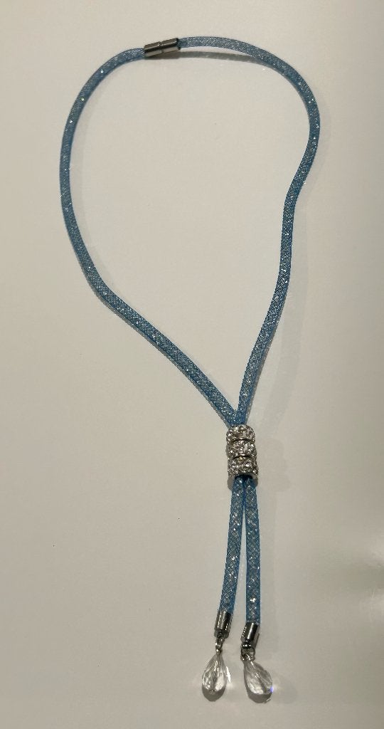 Blauwe ketting met hanger en strass, Ophalen of Verzenden, Nieuw, Blauw, Met hanger