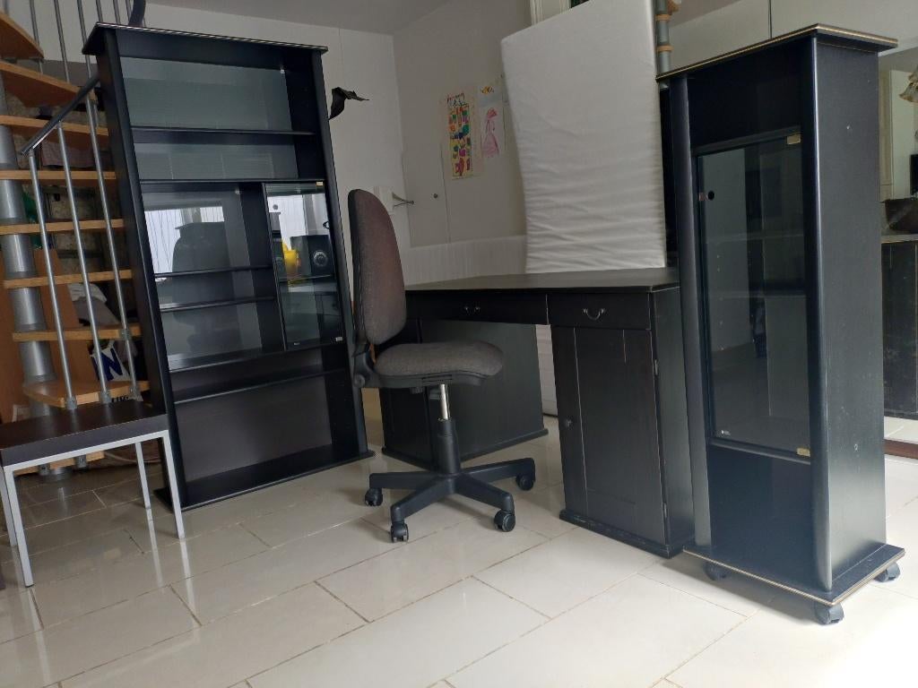 Zwarte bureau meubelset met vitrinekasten, Huis en Inrichting, Ophalen, Gebruikt, Modern zwar, Met deur(en)