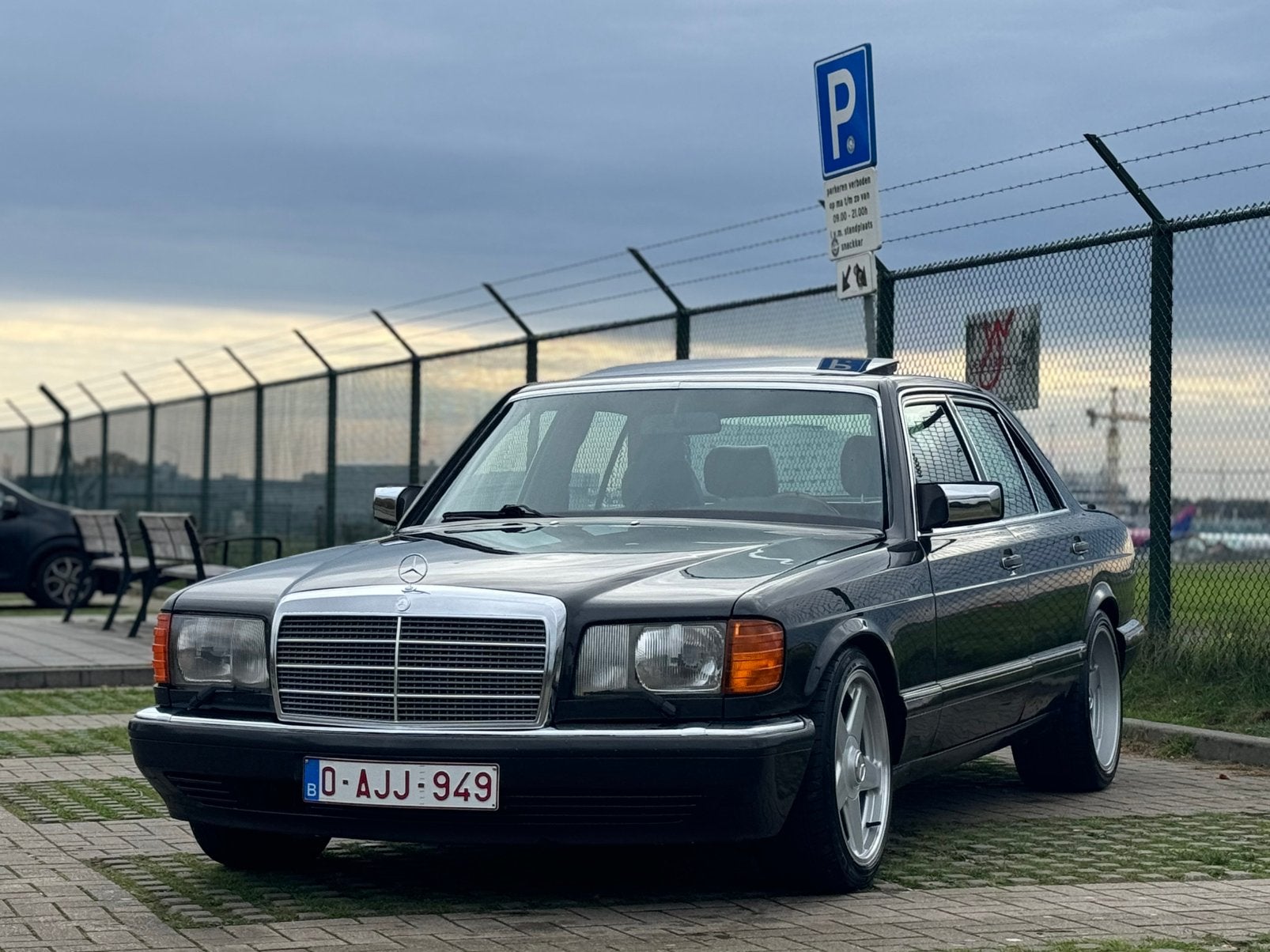 Mercedes-Benz 560 SE W126 | 1989 | Collector’s Item, Autos, Mercedes-Benz, Cuir, Achat, Noir, Automatique