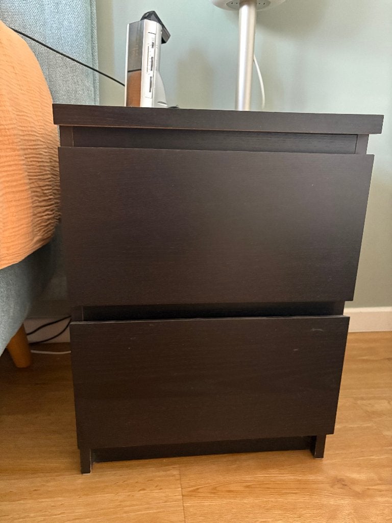 Twee maal Nachtkastje IKEA Malm Zwart, Maison & Meubles, Chambre à coucher | Tables de chevet, Enlèvement, Utilisé, Moins de 45 cm
