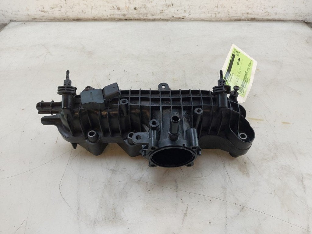 COLLECTEUR D'ADMISSION Volvo XC40 (XZ) (|32257849|), Info@volvocars.com, Volvo Car Germany GmbH, Siegburger Straße 229
50679  Köln, DE