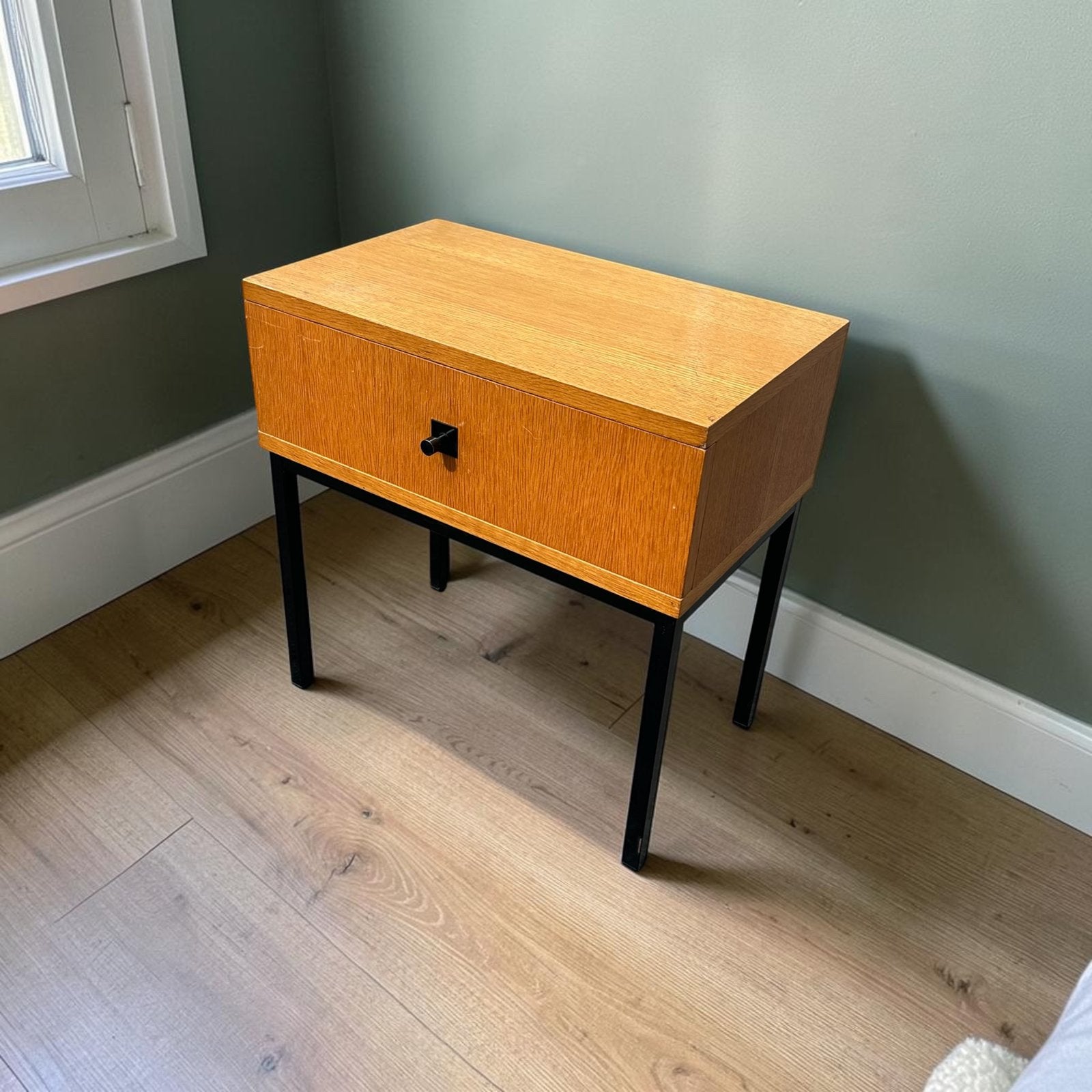 Table de nuit vintage 1970 en teck, Maison & Meubles, Enlèvement, Utilisé
