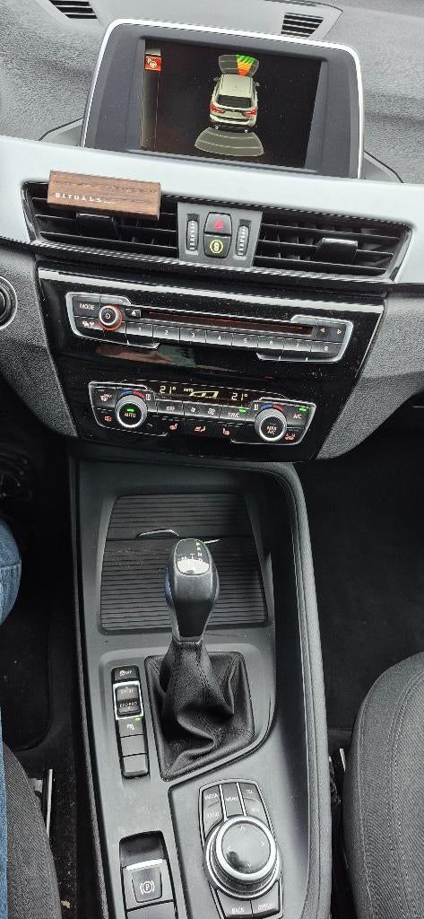BMW X1 BENZINE 136 PK BJ 2017 AUTOMAAT AUB ADV LEZEN, Auto's, BMW, 1800 kg, Euro 6, Bruin, Bruin