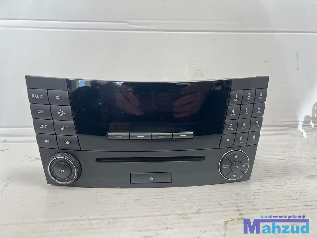 MERCEDES E KLASSE W211 Radio cd speler 2004, Auto-onderdelen, Elektronica en Kabels, Mercedes-Benz, Gebruikt