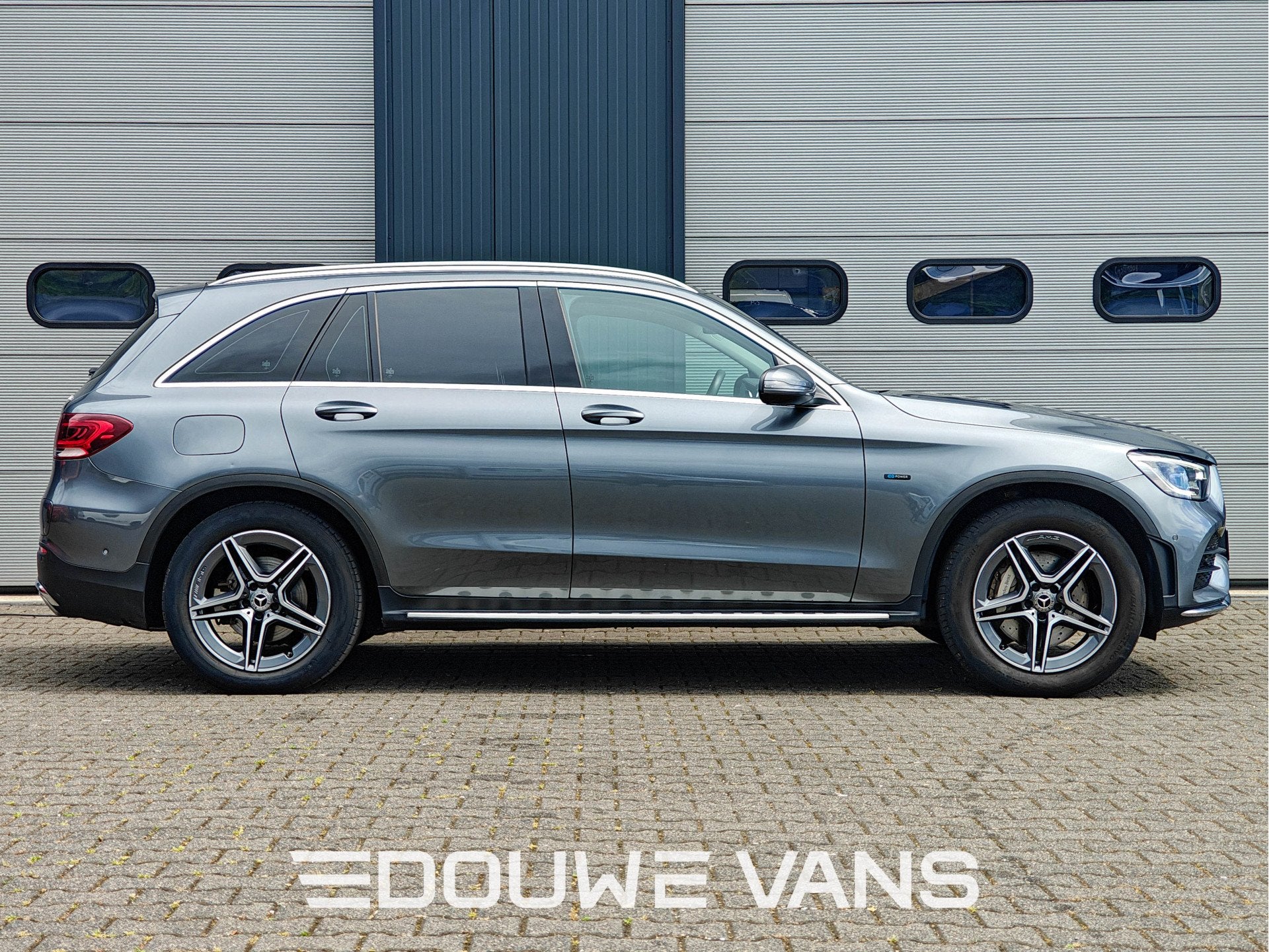 Mercedes-Benz GLC 300e 4MATIC Panorama Luchtvering Trekhaak, Autos, Argent ou Gris, Euro 6, Entreprise, 2000 kg