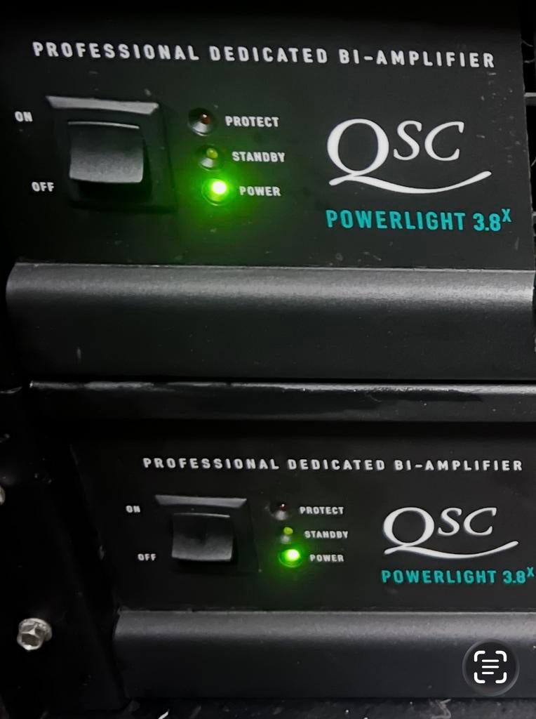 2x QSC PowerLight 3.8X 2-channel Power Amplifier, Ophalen, Gebruikt, 120 watt of meer
