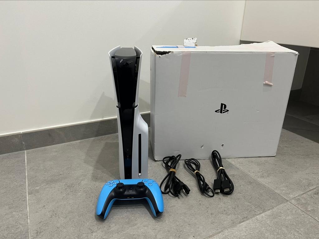 Ps5 slim disc met 2 controllers, Ophalen, Zo goed als nieuw