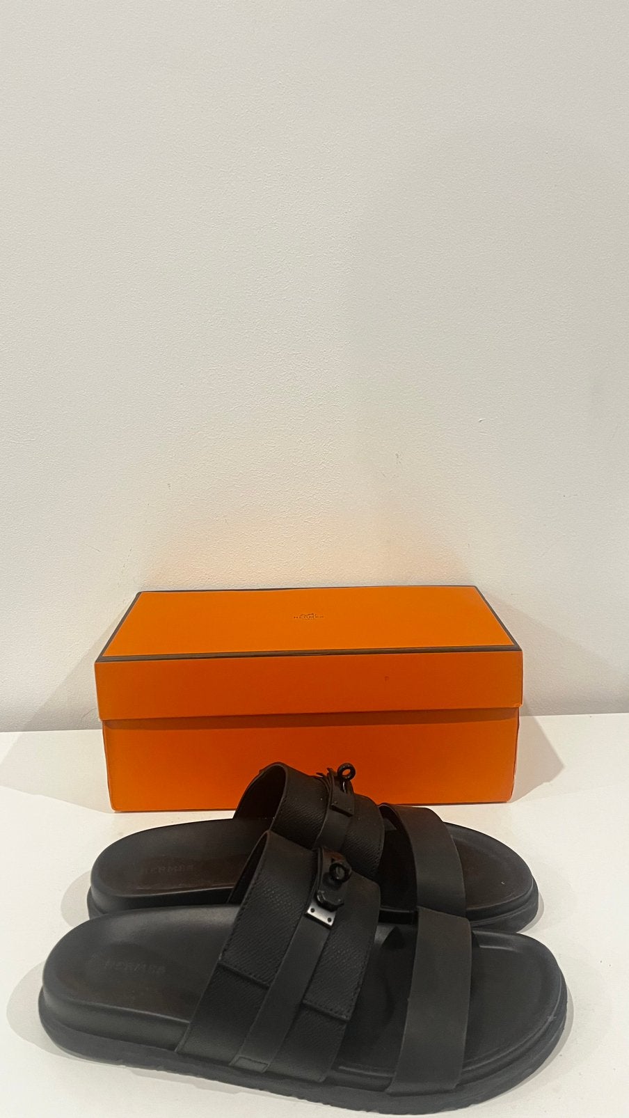 Sandales noires Hermès Chypre taille 43, Enlèvement ou Envoi, Comme neuf