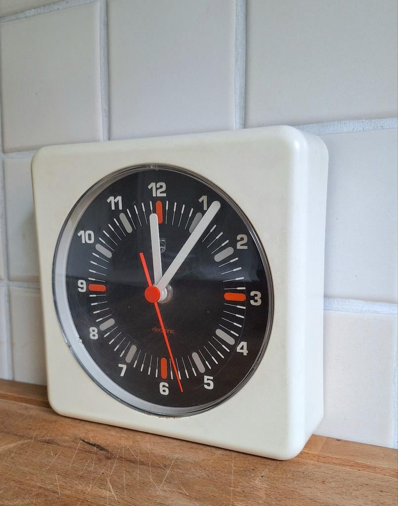 Vintage Philips klok, Elektronische apparatuur, Ophalen of Verzenden, Gebruikt, Analoog