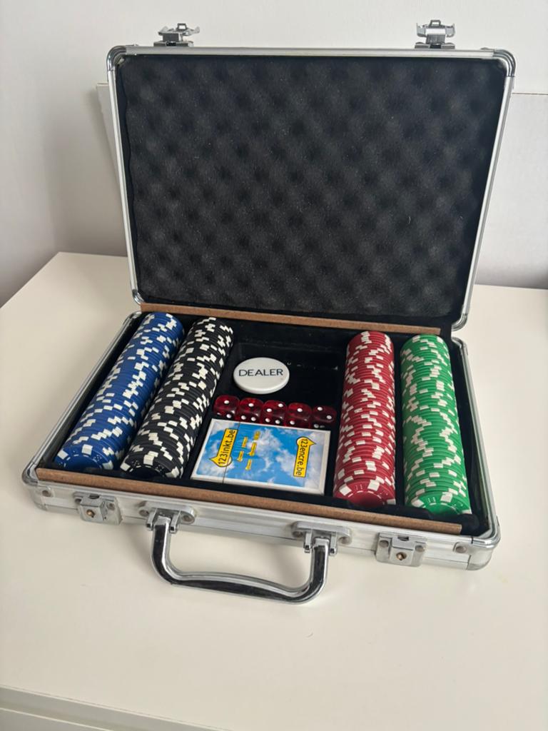 Pokerset, Hobby en Vrije tijd, Gezelschapsspellen | Kaartspellen, Vijf spelers of meer, Ophalen, Zo goed als nieuw