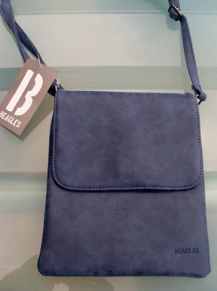 Nieuwe blauwe handtas van Beagles met omslag, Handtassen en Accessoires, Tassen | Damestassen, Nieuw, Handtas, Blauw, Ophalen of Verzenden