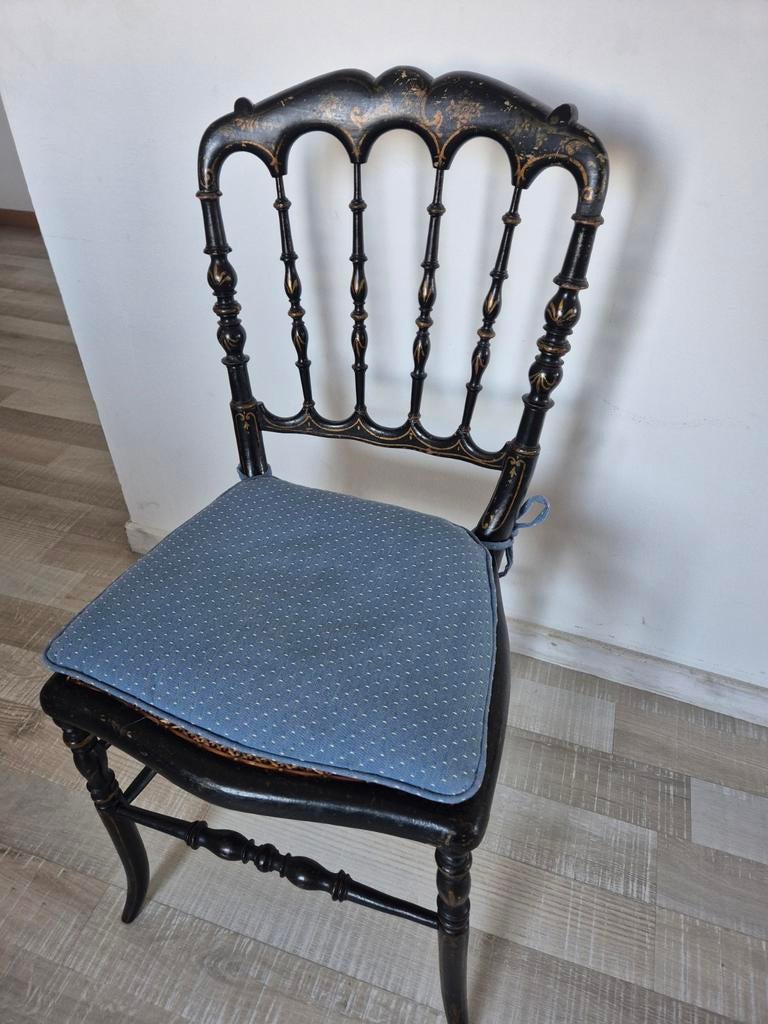 Chaise  napoleon 3, Enlèvement