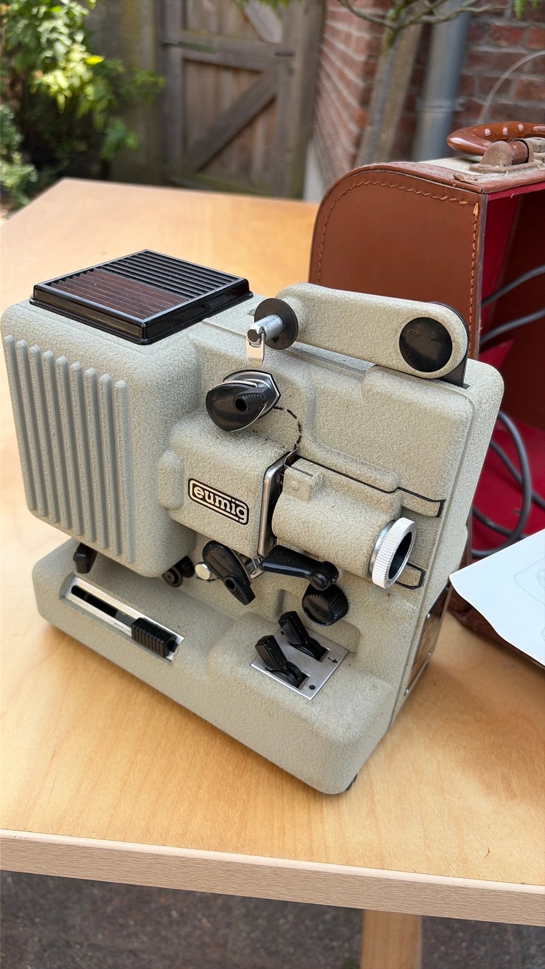 Camera Euming (1960), Enlèvement, Caméra