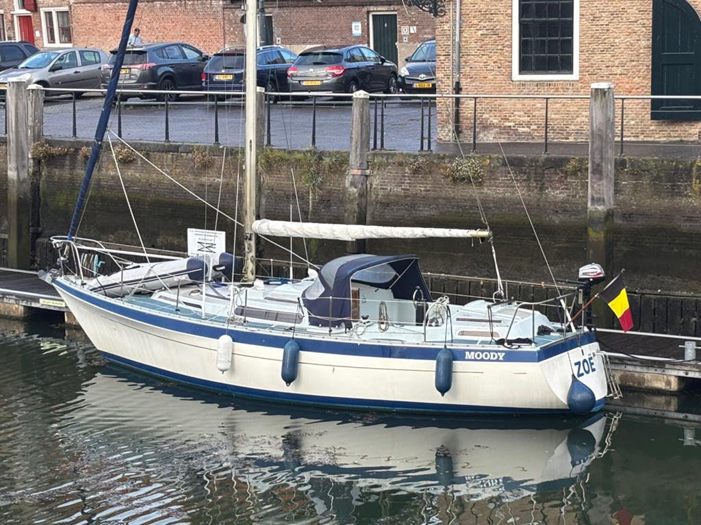 Moody zeilboot met ruime achterkajuit 10 meter, Watersport en Boten, Ophalen, Diesel, 4 m, Walstroom