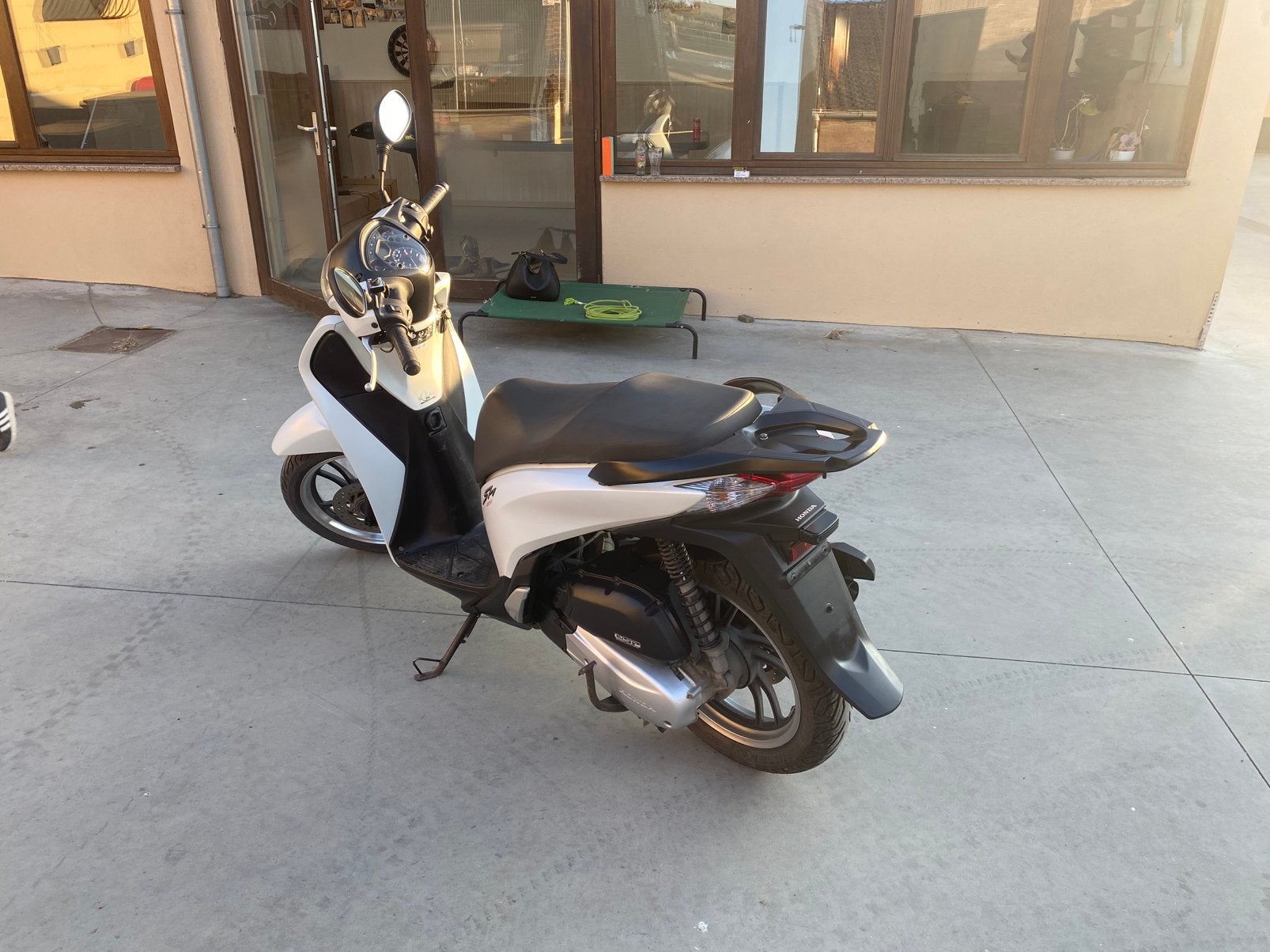 Honda sh 125 cc tres bonne etat 2015, Vélos & Vélomoteurs, 125 cm³, Comme neuf, Enlèvement, Essence