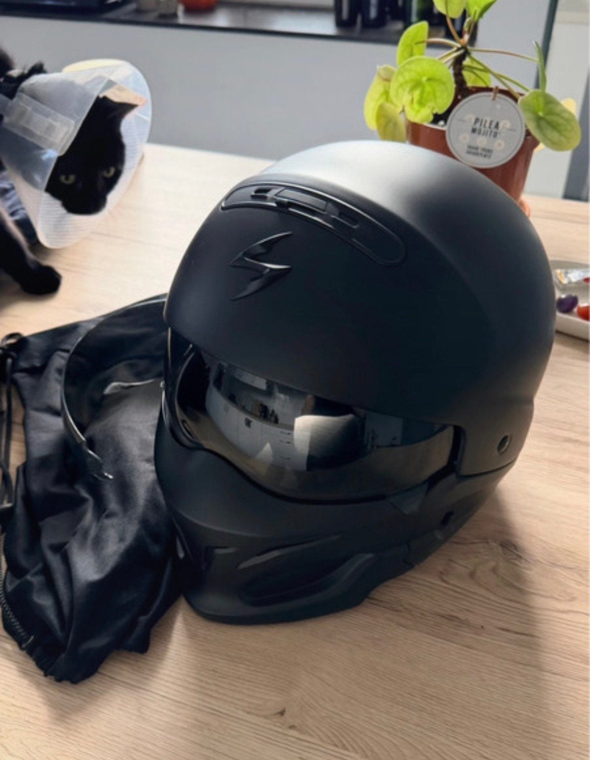 Casque moto Scorpion EXO Combat modulable - Taille M, Vélos & Vélomoteurs, Enlèvement, Utilisé, Medium