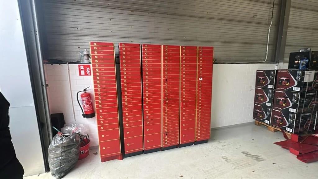 Bankkluis ijzerkasten vintage industriaal 9 stuks totaal, Diversen, Overige Diversen, Zo goed als nieuw, Ophalen