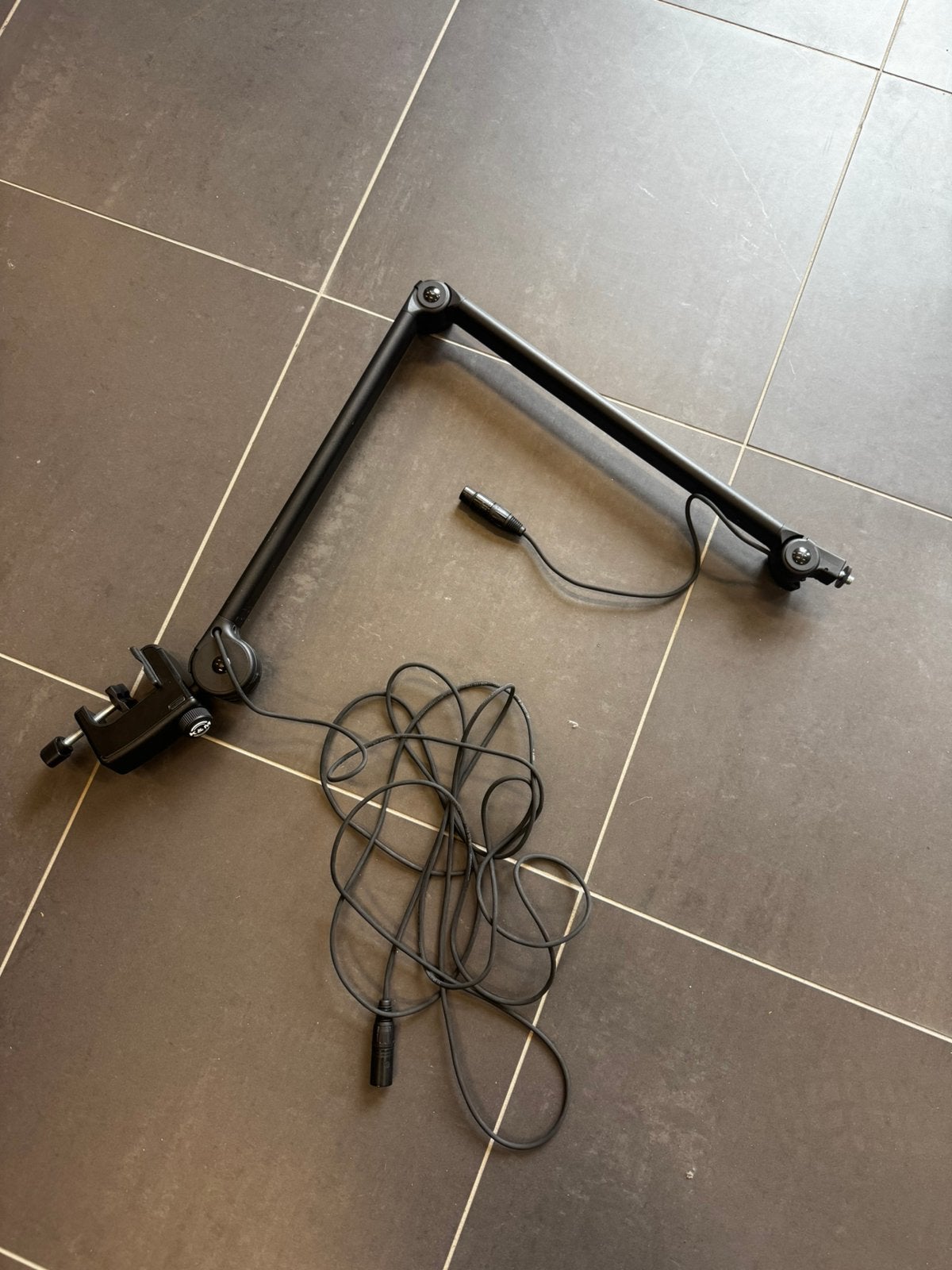 K&m Desk arm (micro statief), Musique & Instruments, Microphones, Enlèvement ou Envoi, Comme neuf