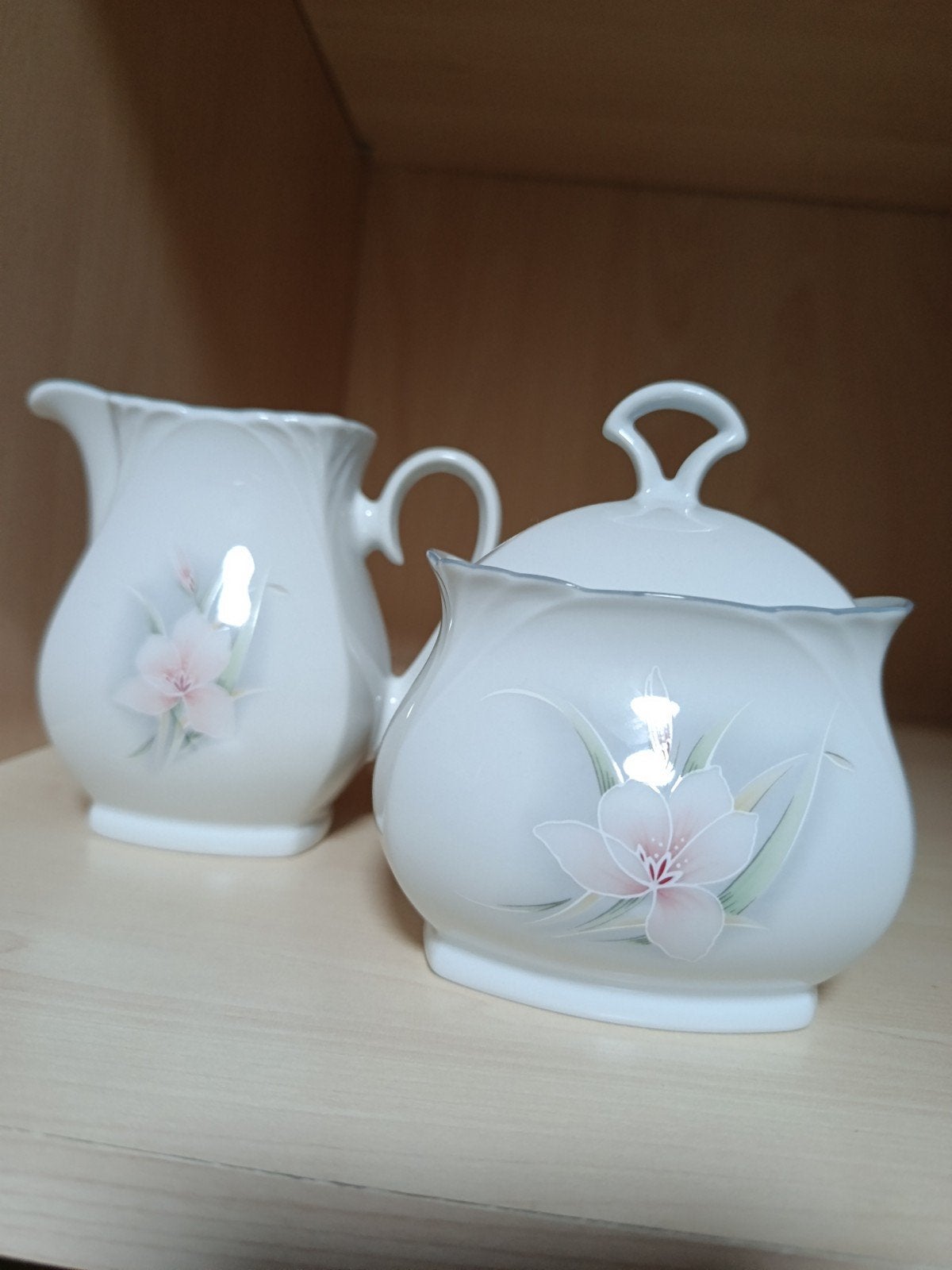 suiker potje en melk kannetje met bloem, Ophalen