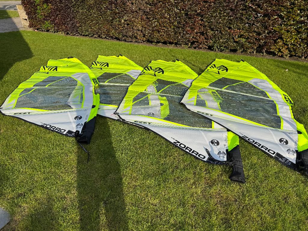 set ezzy sails zorro, Sports nautiques & Bateaux, Planche à voile, 3.5 à 5 m², Autres marques, Comme neuf, Enlèvement