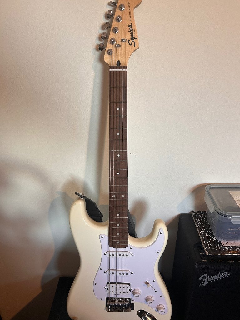 Squier Fender gitaar met versterker Fender, Musique & Instruments, Instruments à corde | Guitares | Électriques, Enlèvement, Comme neuf