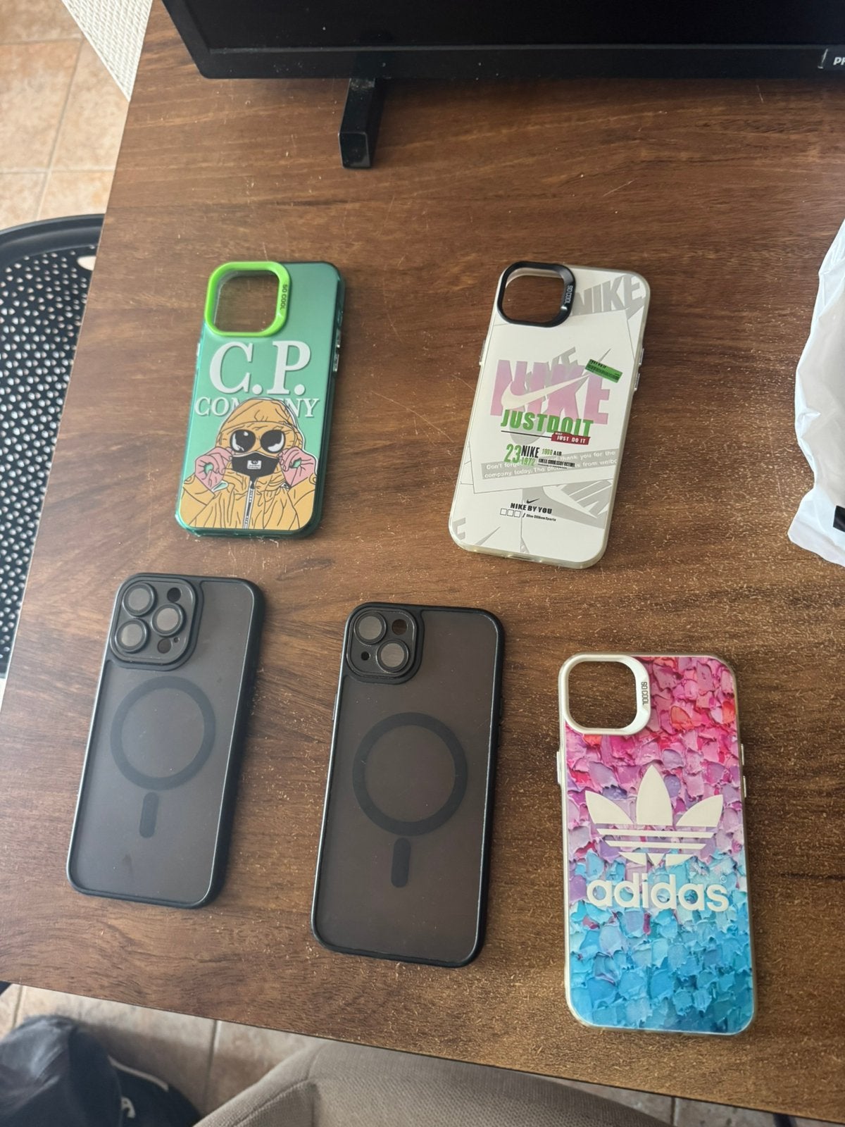 Je vends ces étuis pour iPhone, Enlèvement, Comme neuf, IPhone 15