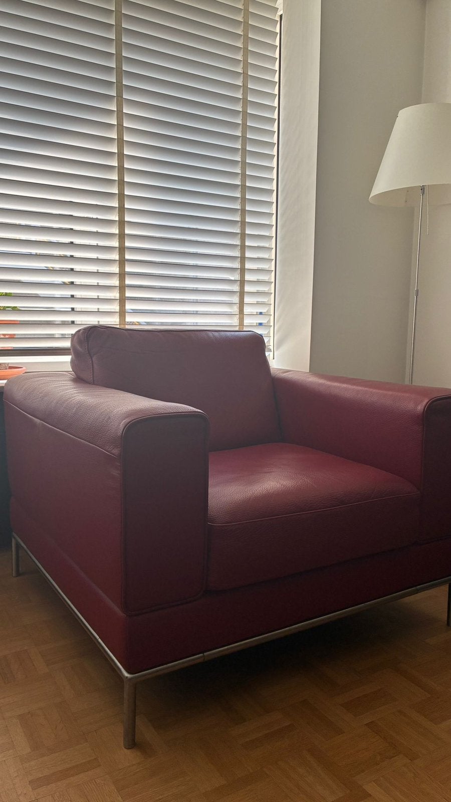 Rode zetel + ottoman te koop, Ophalen, Zo goed als nieuw