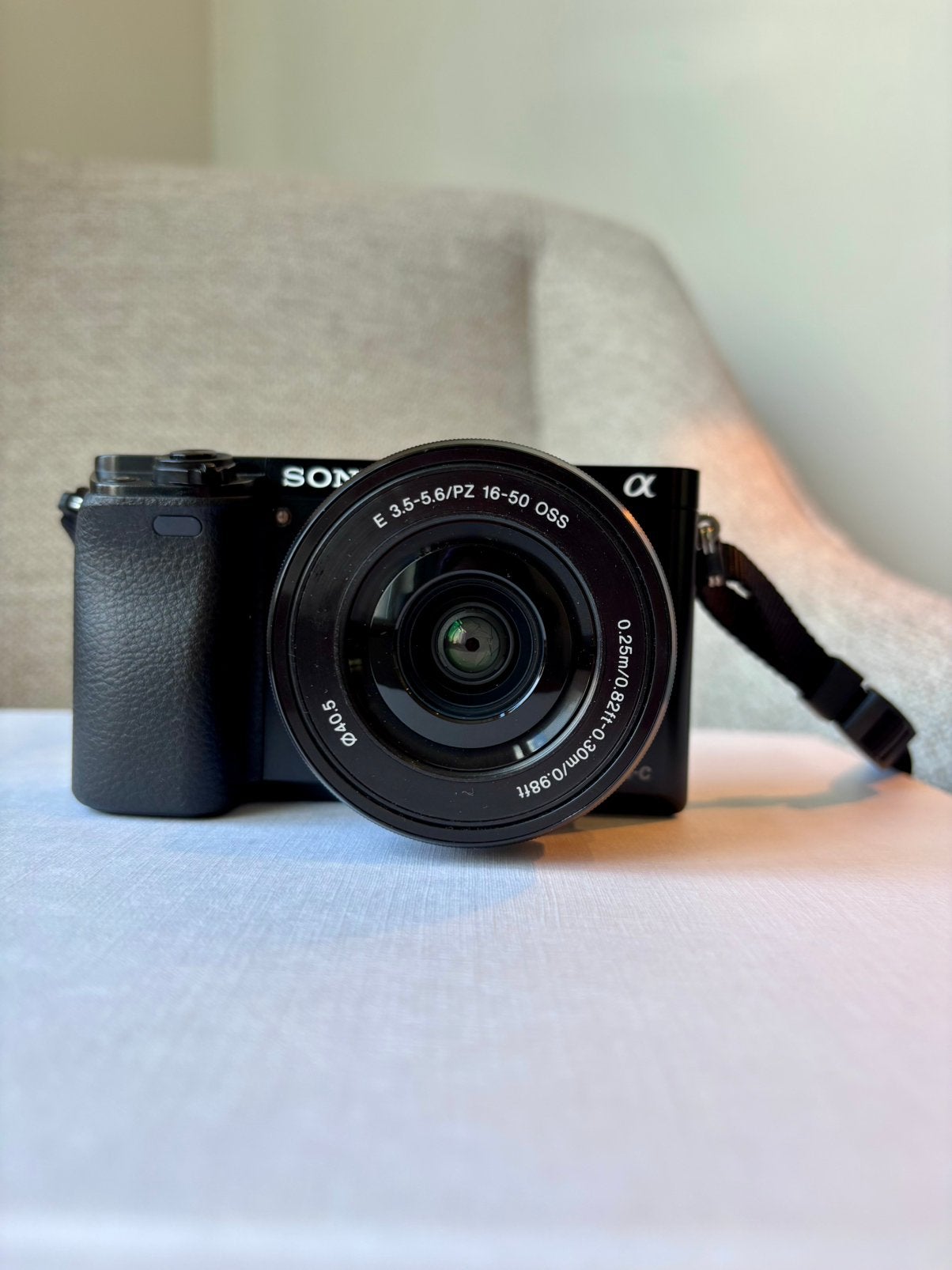 Sony Alpha A6000 systeemcamera + 16-50mm OSS lens, Audio, Tv en Foto, Fotocamera's Digitaal, Ophalen, Oplader, Zo goed als nieuw